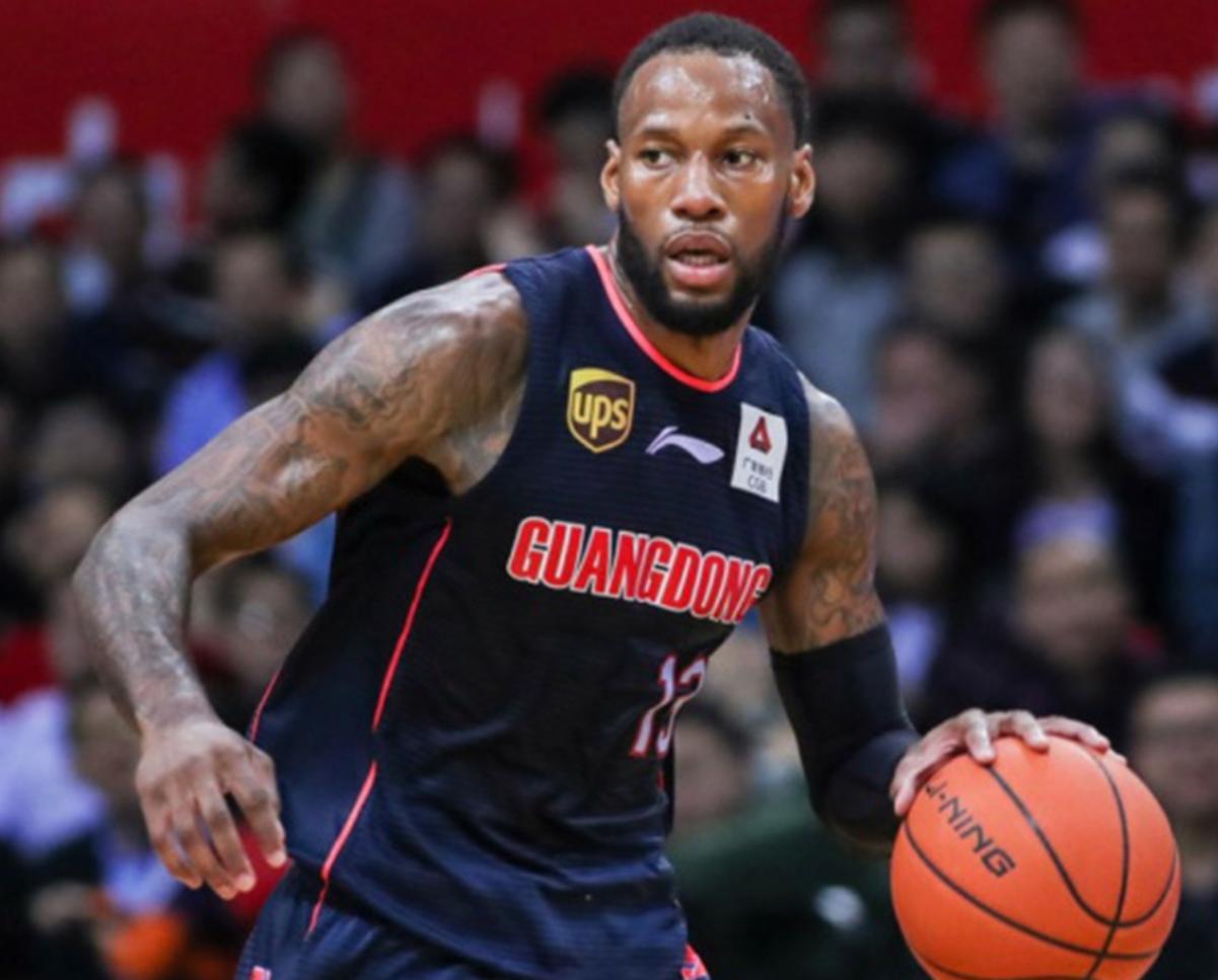 广东宏远训练开放日；赛前造点机会引欢呼；欧篮联在即；年轻球员得到机会的简单介绍