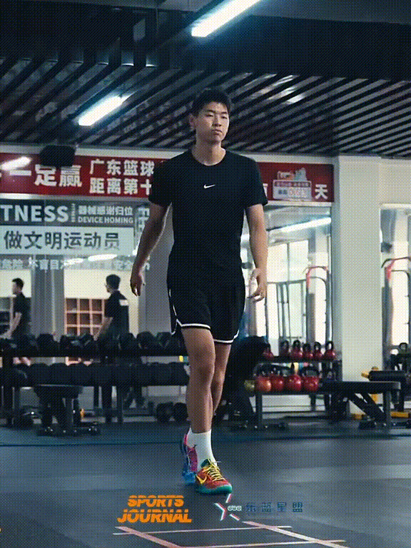 广东宏远训练开放日；赛前造点机会引欢呼；欧篮联在即；年轻球员得到机会的简单介绍