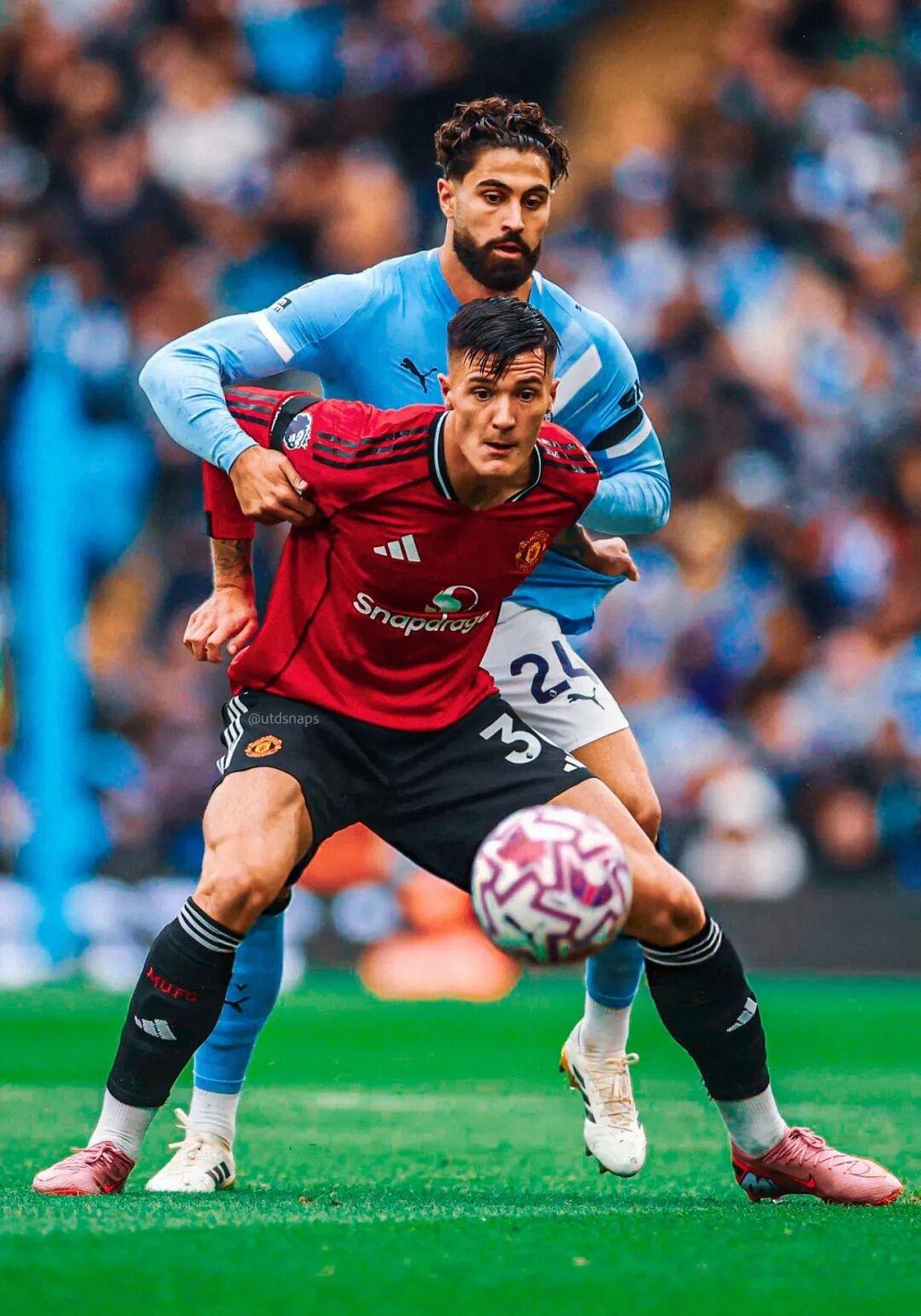 关于赛后意甲传出新动向，曼联再遭质疑，管理层表态：话题不断，资深球员宣示担当的信息